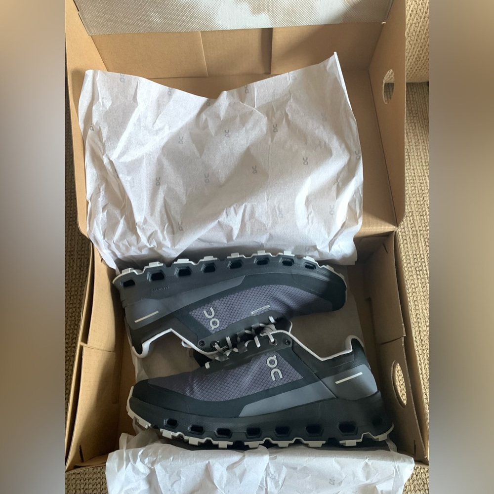 BNWT WOMENS ON Cloudvista Waterproof Shoes - SIZE US 6 - Eclipse Black Sneakers - Picture 10 of 14
